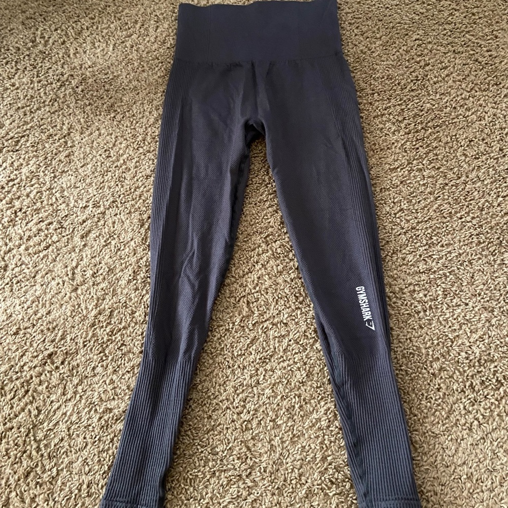 Gym shark leggings